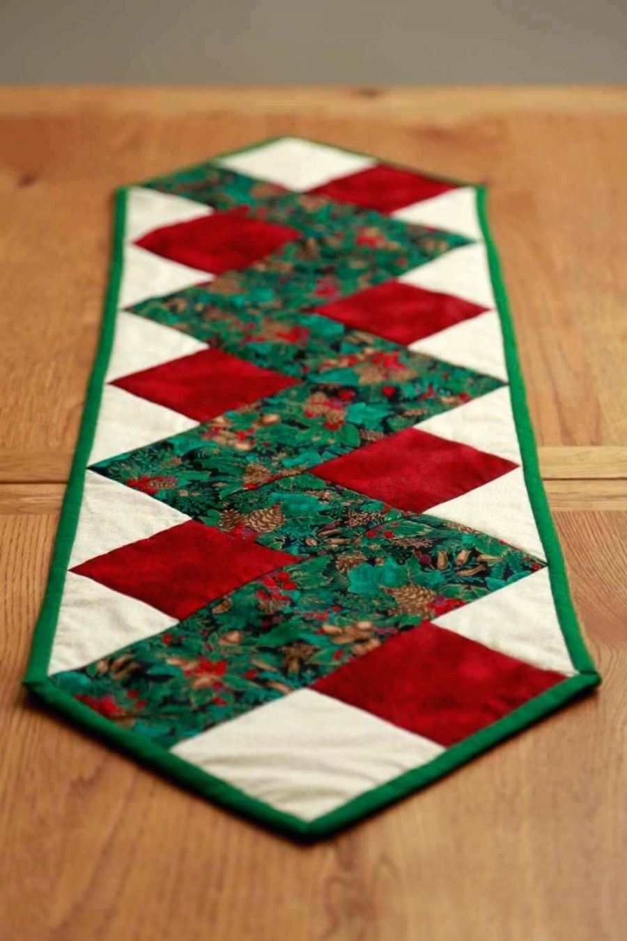 Quilted Table Runners Pattern  - The Funky Stitch - FREE Printables - Printable Quilted Christmas Table Runner Patterns Free Easy