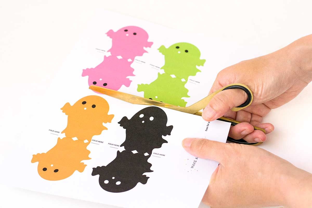 Printable Ghost Lollipop Holders – Makeandtell pertaining to Printable Halloween Lollipop Holder